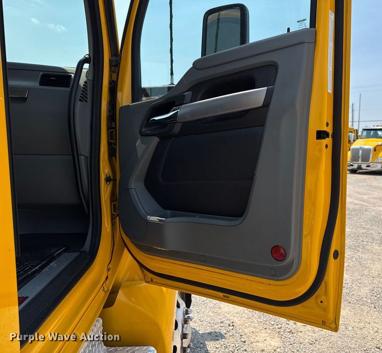 image for item EU2022 2021 Kenworth T680 semi truck