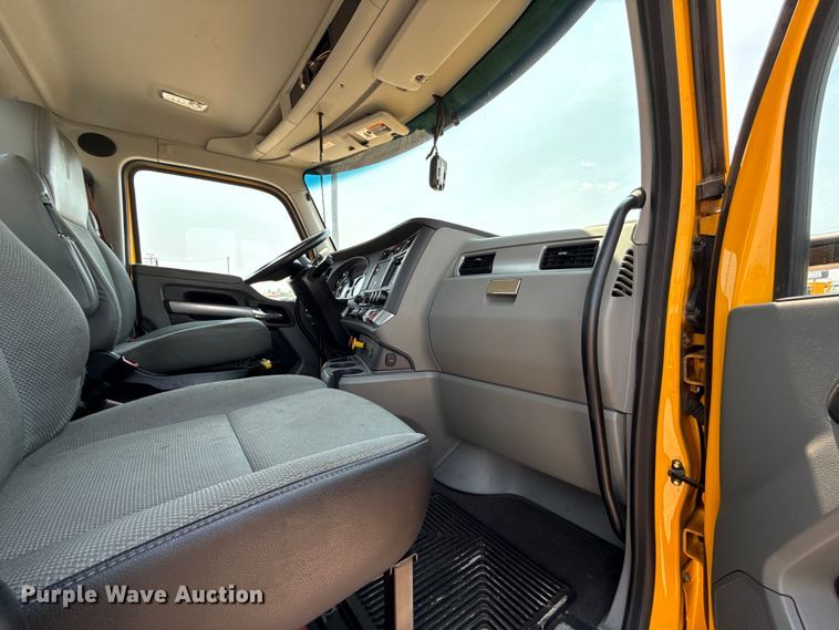 image for item EU2022 2021 Kenworth T680 semi truck