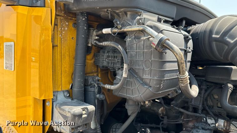 image for item EU2022 2021 Kenworth T680 semi truck