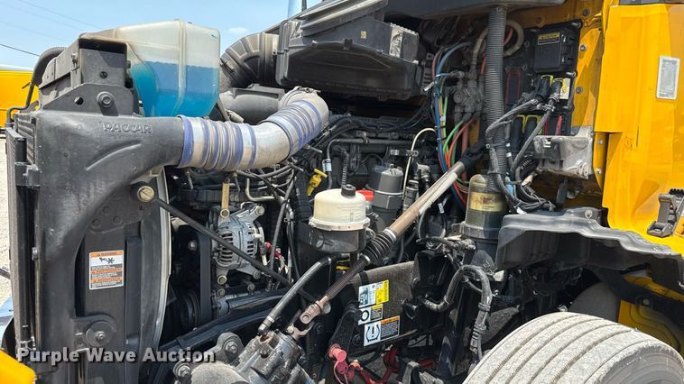 image for item EU2022 2021 Kenworth T680 semi truck