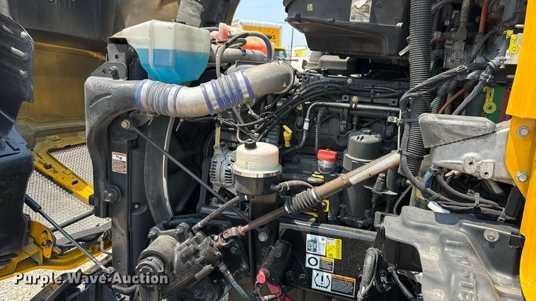 image for item EU2022 2021 Kenworth T680 semi truck