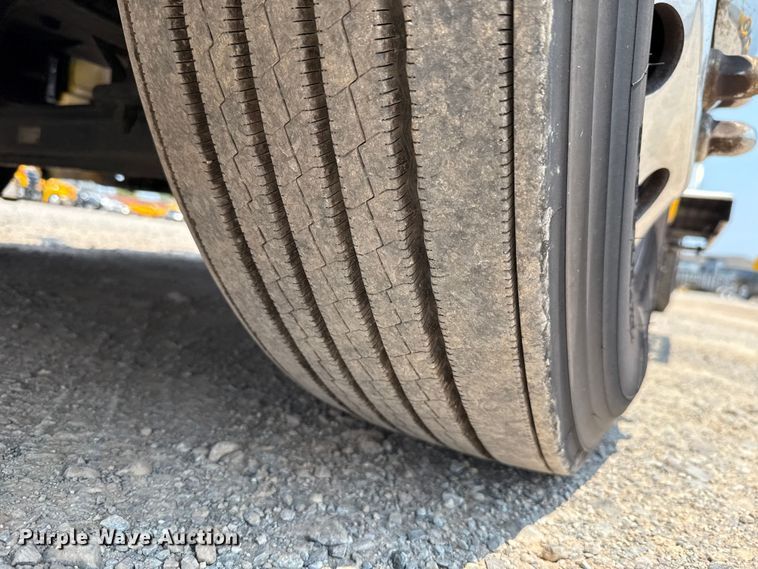 image for item EU2022 2021 Kenworth T680 semi truck