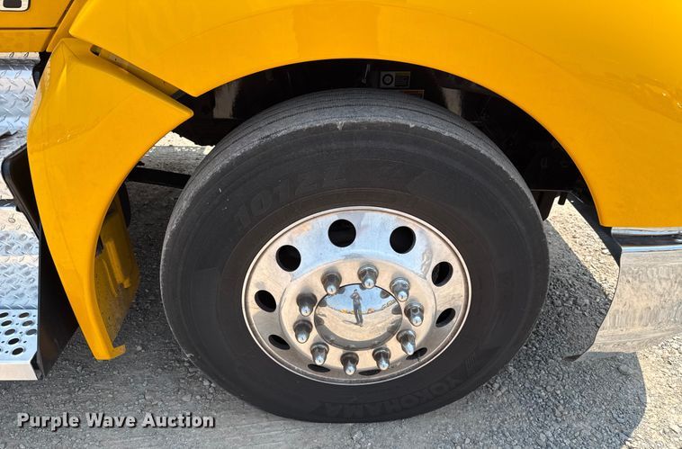 image for item EU2022 2021 Kenworth T680 semi truck