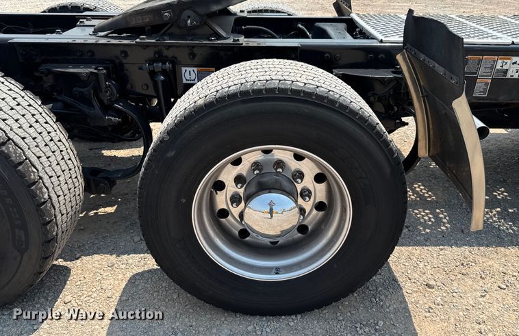 image for item EU2022 2021 Kenworth T680 semi truck