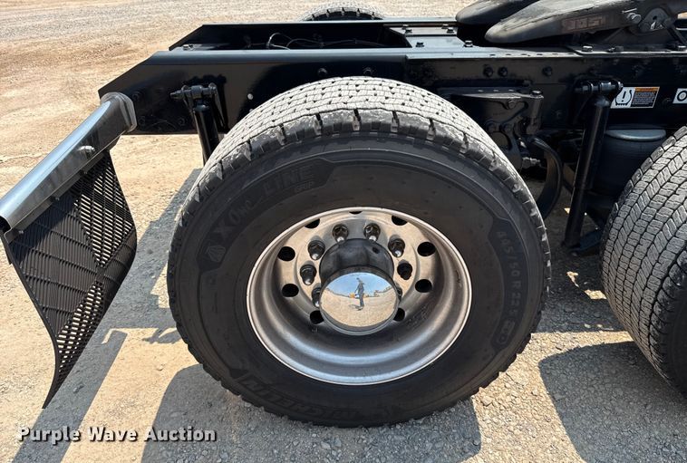 image for item EU2022 2021 Kenworth T680 semi truck