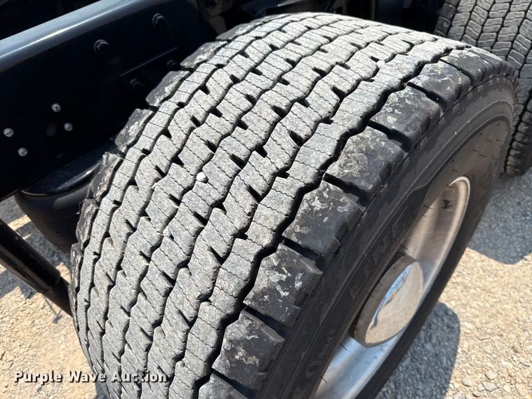 image for item EU2022 2021 Kenworth T680 semi truck