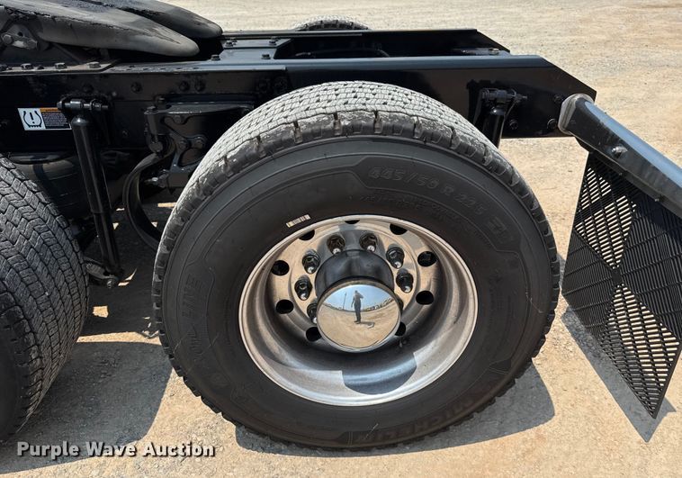 image for item EU2022 2021 Kenworth T680 semi truck