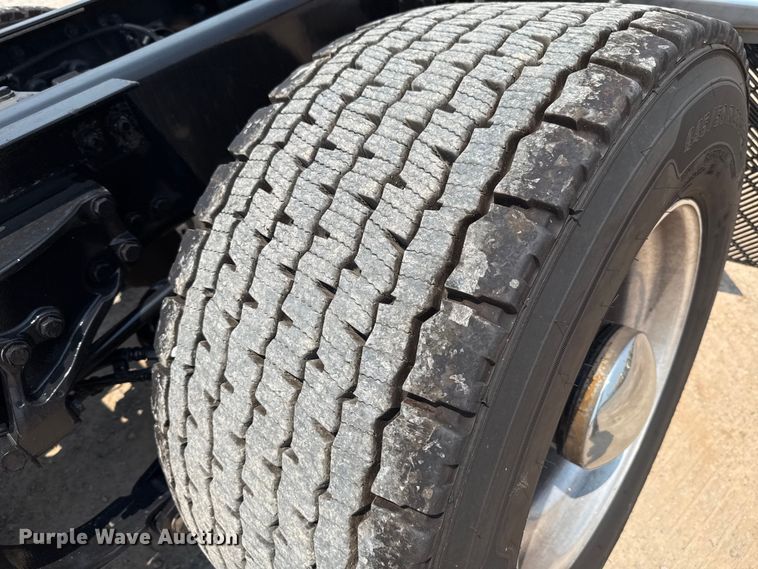 image for item EU2022 2021 Kenworth T680 semi truck