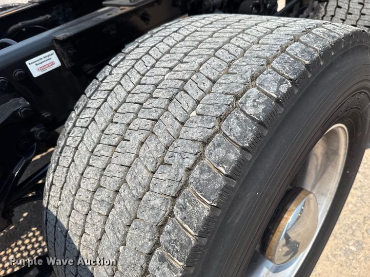 image for item EU2022 2021 Kenworth T680 semi truck