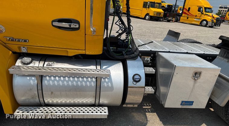 image for item EU2023 2022 Kenworth T680 semi truck