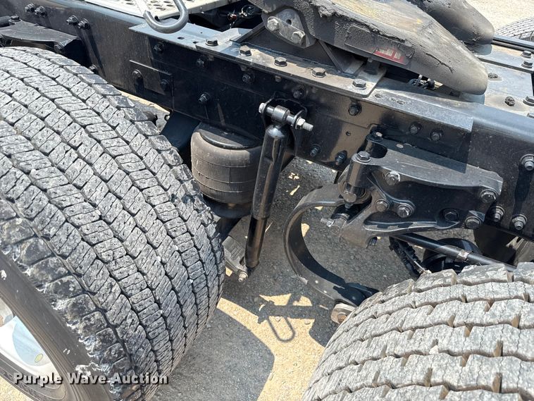 image for item EU2023 2022 Kenworth T680 semi truck