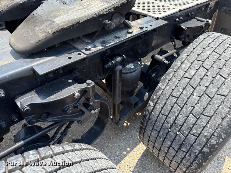 image for item EU2023 2022 Kenworth T680 semi truck