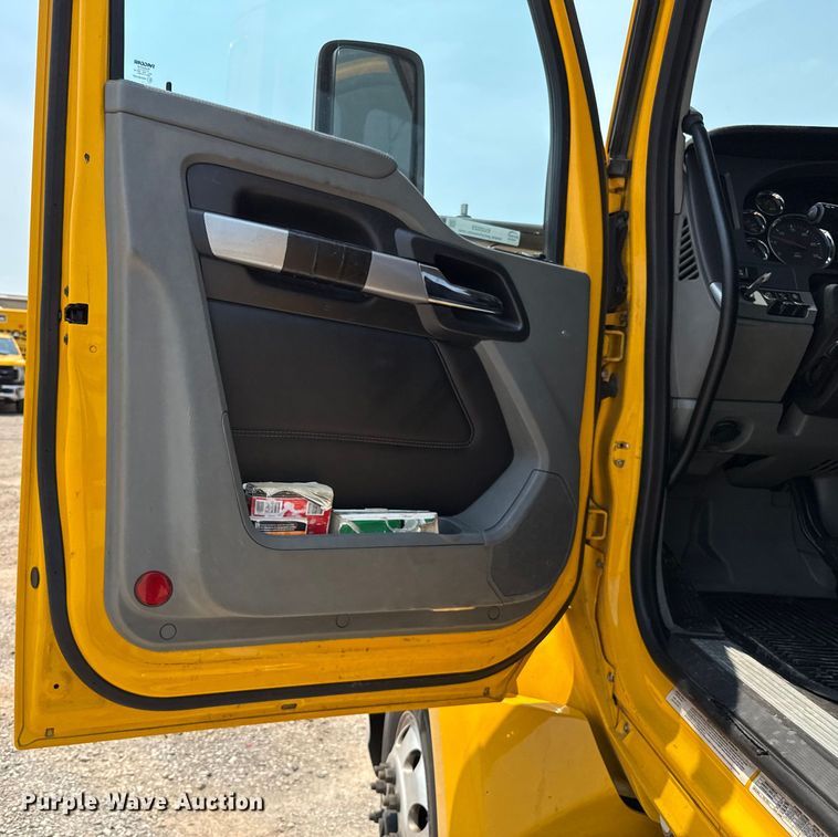 image for item EU2023 2022 Kenworth T680 semi truck