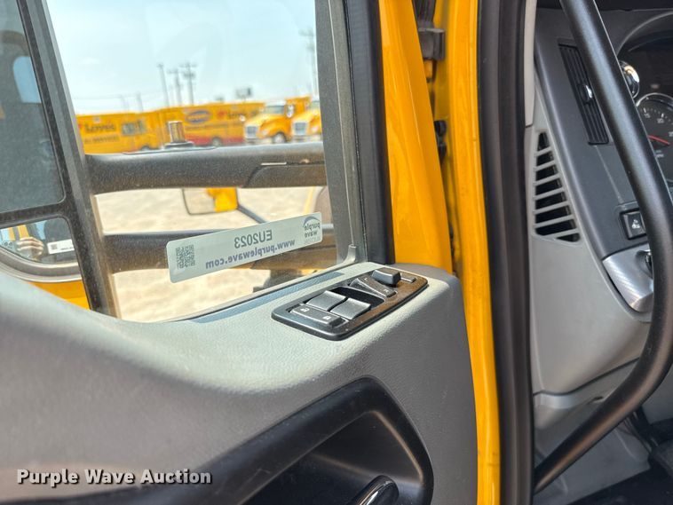 image for item EU2023 2022 Kenworth T680 semi truck