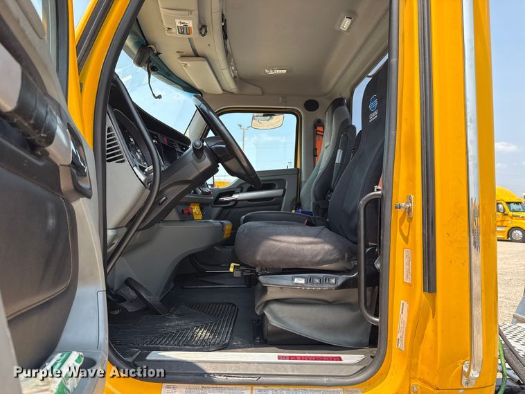 image for item EU2023 2022 Kenworth T680 semi truck