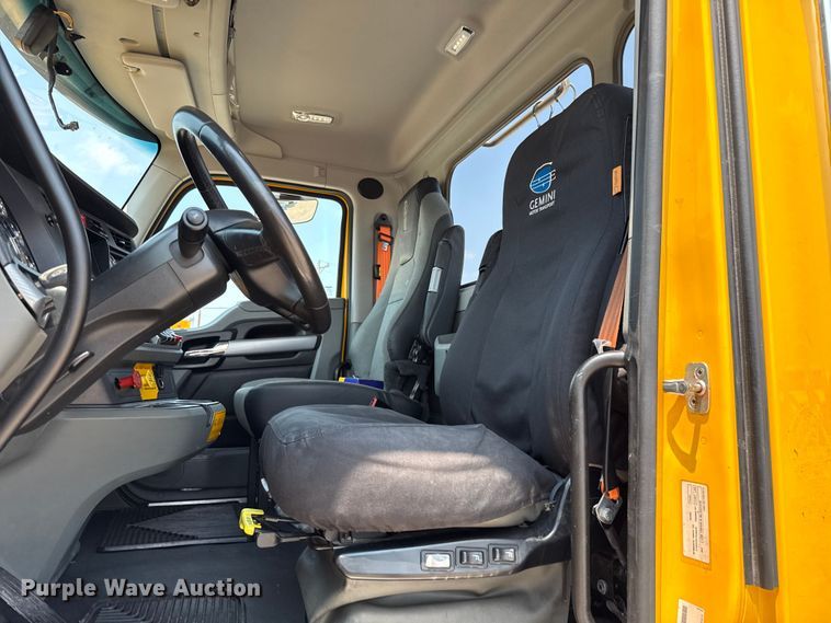 image for item EU2023 2022 Kenworth T680 semi truck