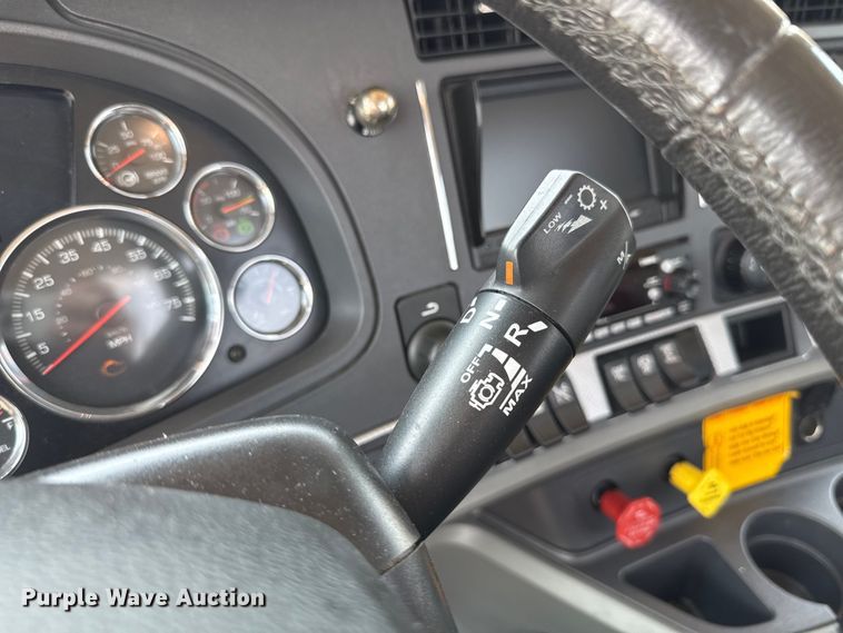 image for item EU2023 2022 Kenworth T680 semi truck