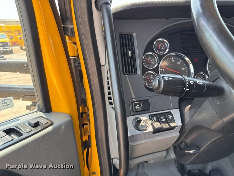 image for item EU2023 2022 Kenworth T680 semi truck