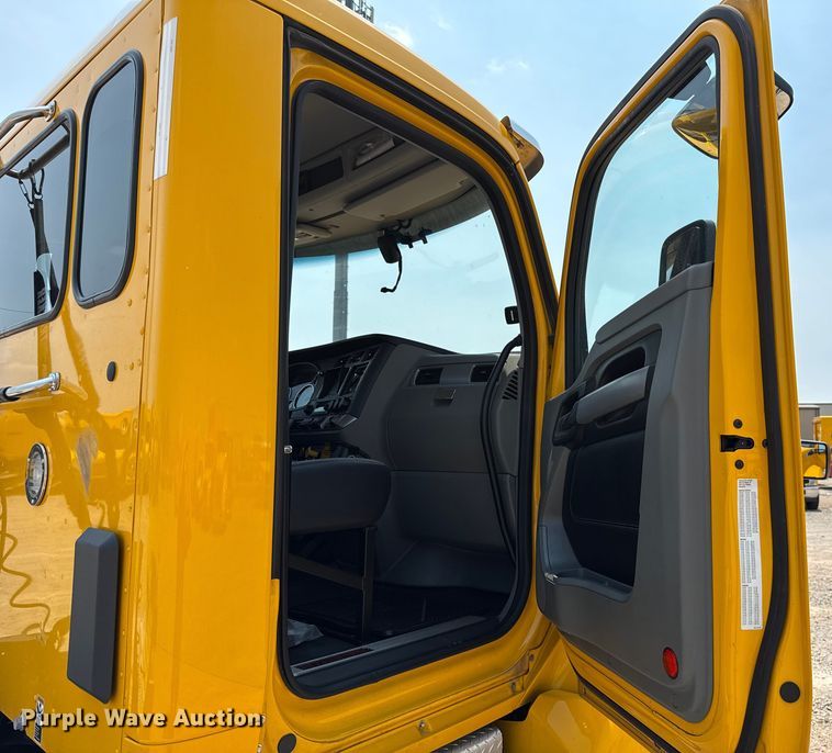 image for item EU2023 2022 Kenworth T680 semi truck