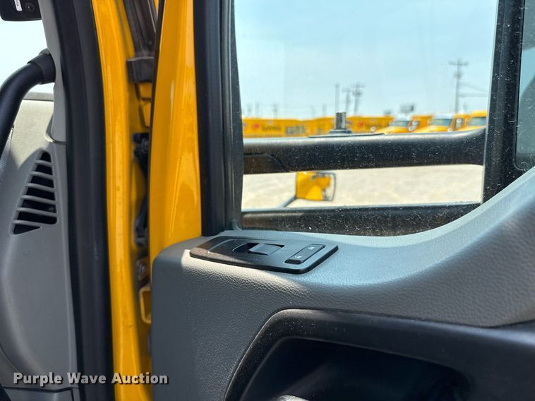 image for item EU2023 2022 Kenworth T680 semi truck