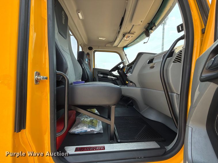 image for item EU2023 2022 Kenworth T680 semi truck