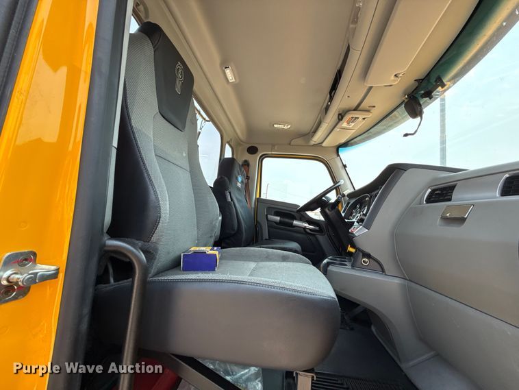 image for item EU2023 2022 Kenworth T680 semi truck