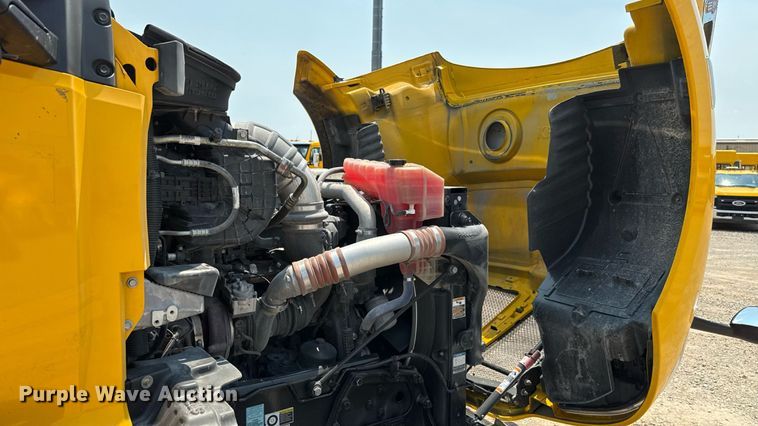 image for item EU2023 2022 Kenworth T680 semi truck