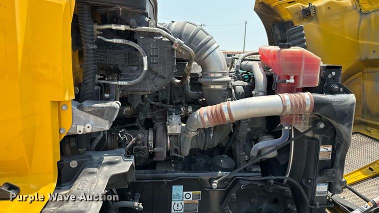 image for item EU2023 2022 Kenworth T680 semi truck