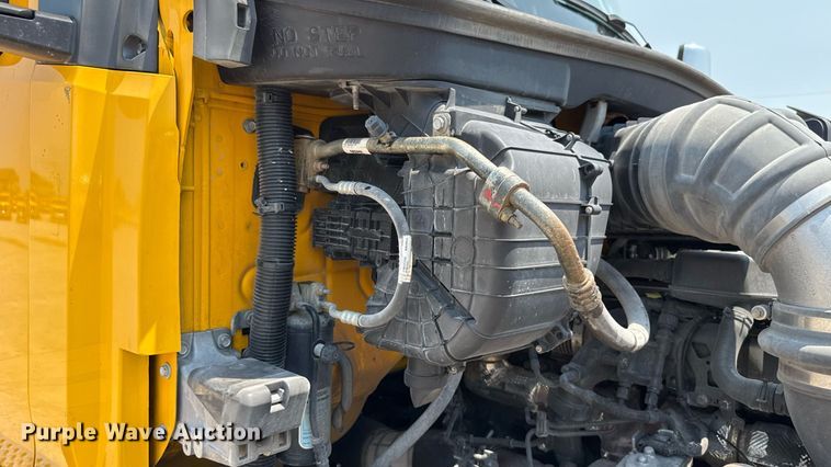 image for item EU2023 2022 Kenworth T680 semi truck