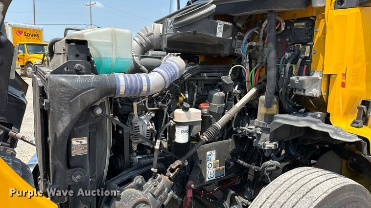 image for item EU2023 2022 Kenworth T680 semi truck