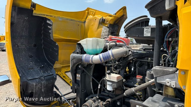 image for item EU2023 2022 Kenworth T680 semi truck