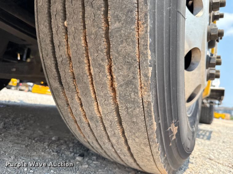 image for item EU2023 2022 Kenworth T680 semi truck