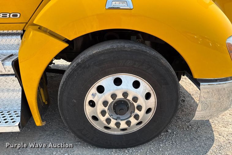 image for item EU2023 2022 Kenworth T680 semi truck