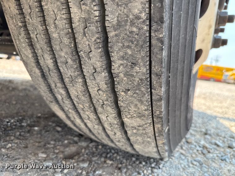 image for item EU2023 2022 Kenworth T680 semi truck