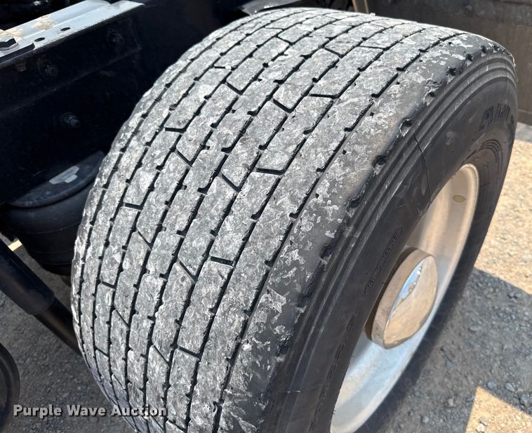 image for item EU2023 2022 Kenworth T680 semi truck