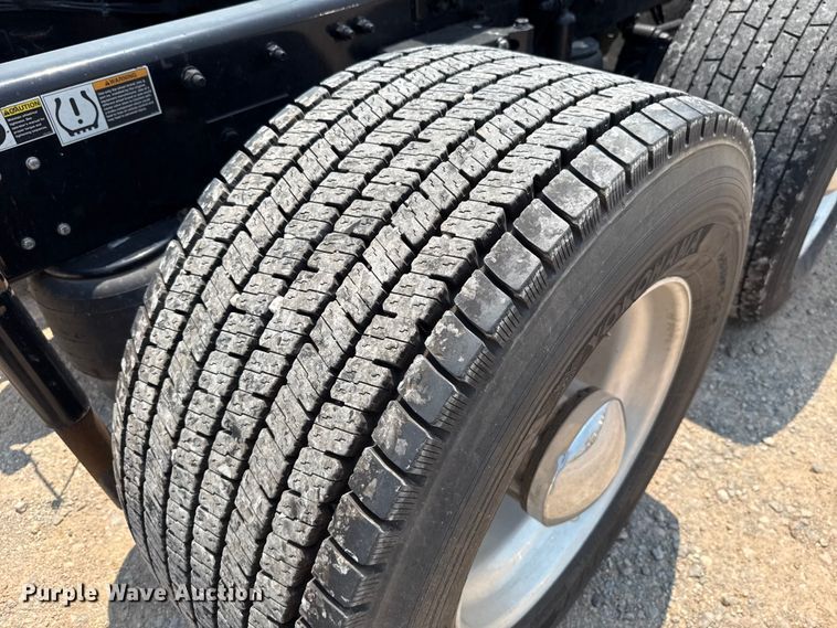 image for item EU2023 2022 Kenworth T680 semi truck