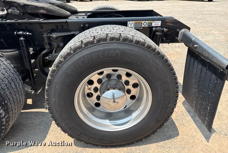 image for item EU2023 2022 Kenworth T680 semi truck