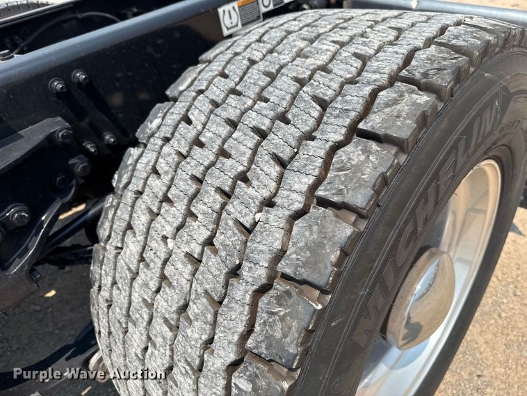 image for item EU2023 2022 Kenworth T680 semi truck