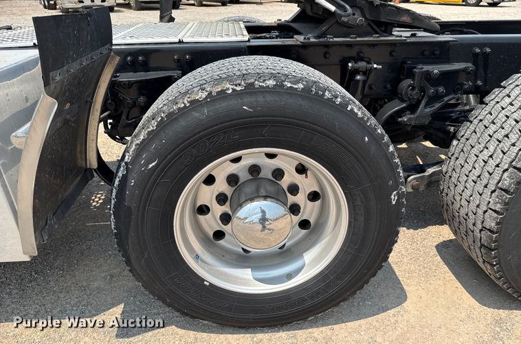 image for item EU2023 2022 Kenworth T680 semi truck