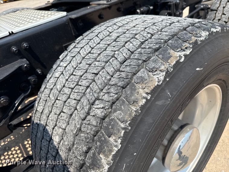 image for item EU2023 2022 Kenworth T680 semi truck