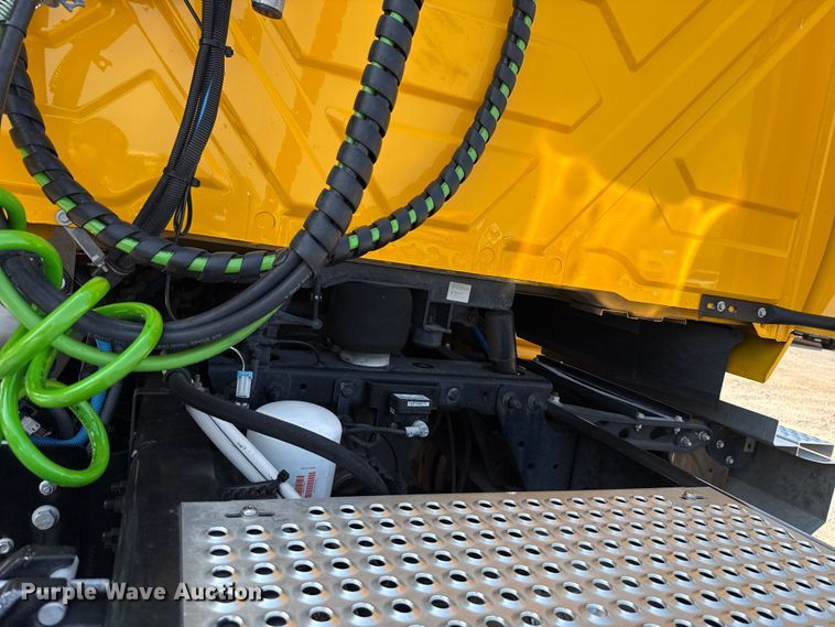 image for item EU2024 2021 International LT625 semi truck