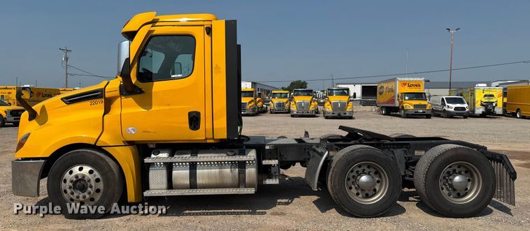 image for item EU2025 2022 Freightliner Cascadia 126 semi truck