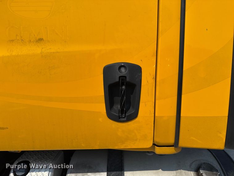 image for item EU2025 2022 Freightliner Cascadia 126 semi truck