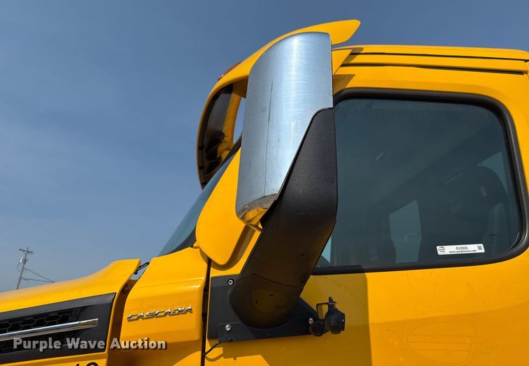 image for item EU2025 2022 Freightliner Cascadia 126 semi truck