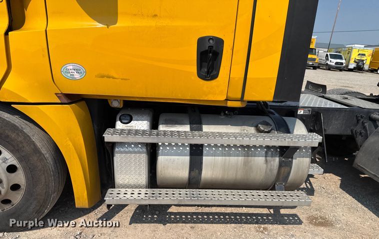 image for item EU2025 2022 Freightliner Cascadia 126 semi truck