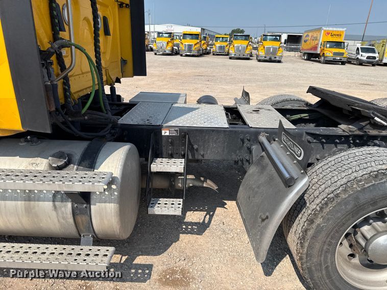 image for item EU2025 2022 Freightliner Cascadia 126 semi truck