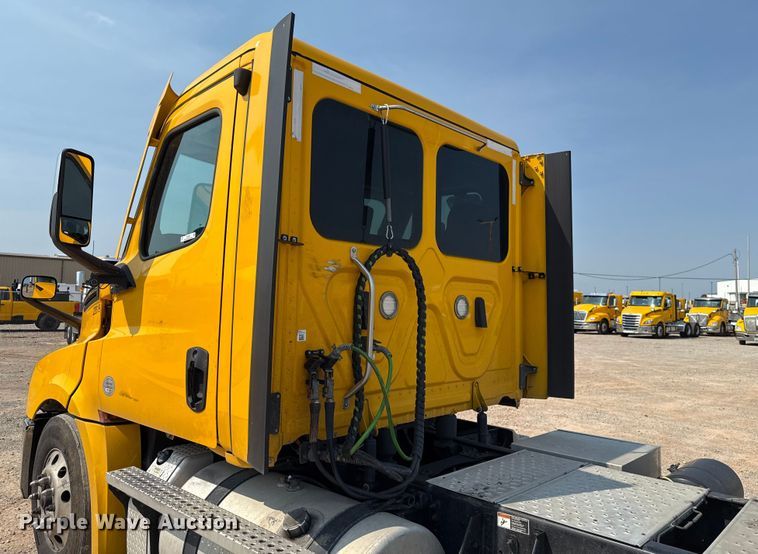 image for item EU2025 2022 Freightliner Cascadia 126 semi truck