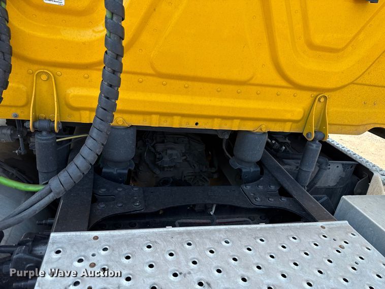 image for item EU2025 2022 Freightliner Cascadia 126 semi truck