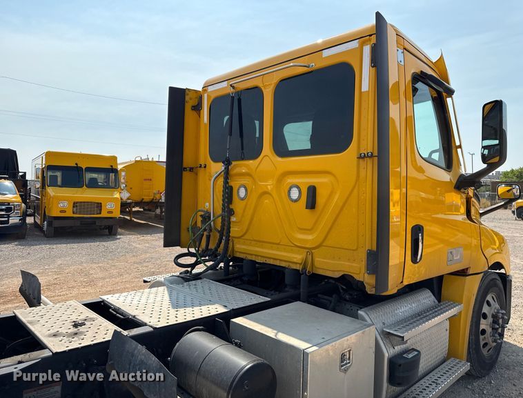 image for item EU2025 2022 Freightliner Cascadia 126 semi truck