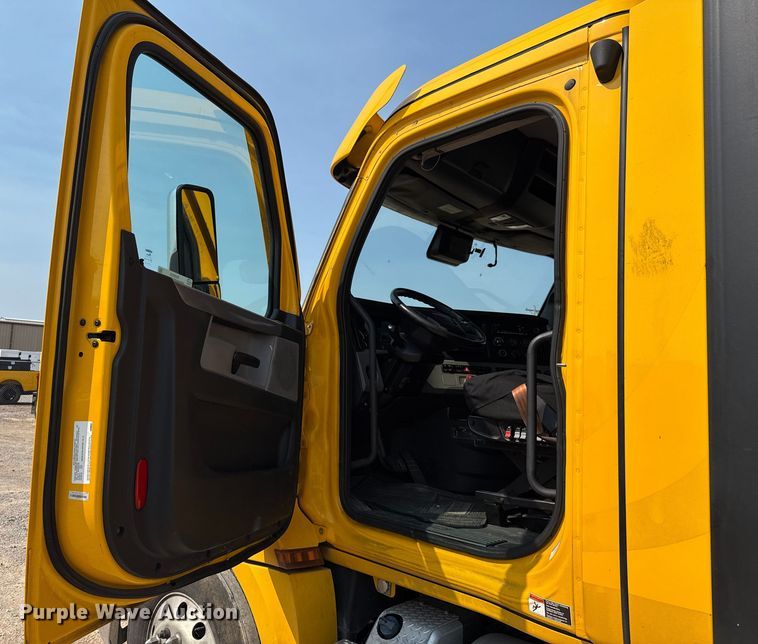 image for item EU2025 2022 Freightliner Cascadia 126 semi truck